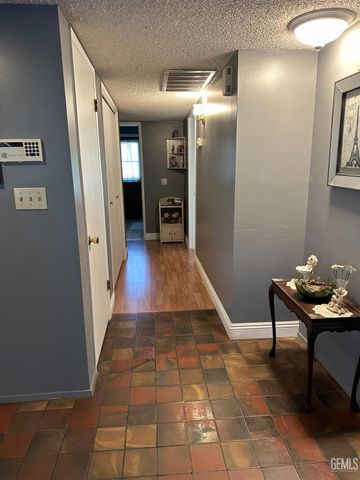 4425 Charter Oaks, Bakersfield, CA 93309