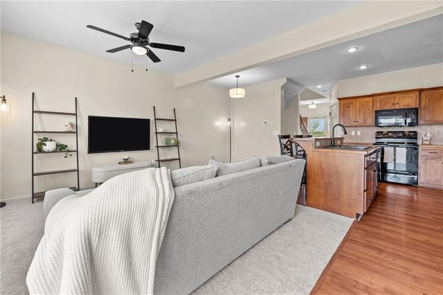 201 N LAUREL Street, Gardner, KS 66030