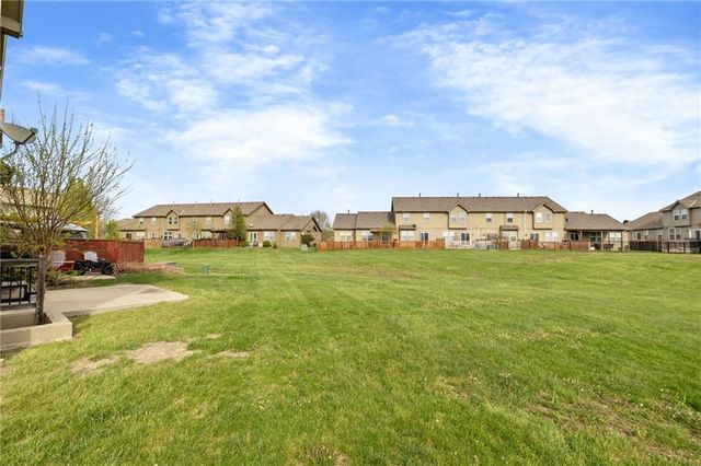 201 N LAUREL Street, Gardner, KS 66030