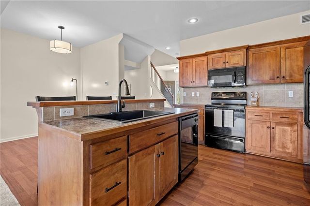 201 N LAUREL Street, Gardner, KS 66030