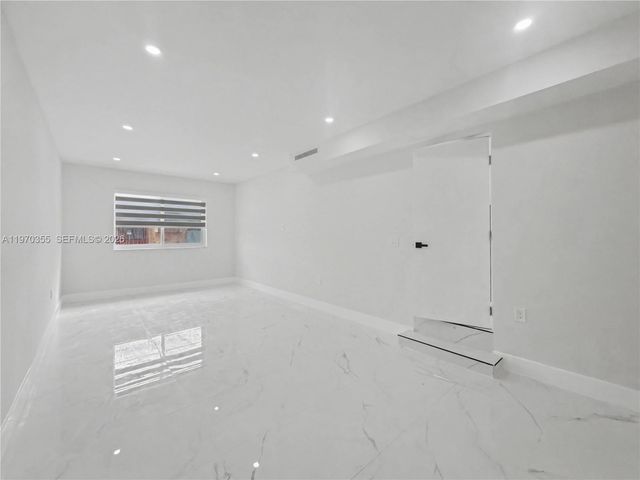 1530 SW 24th Ave, Miami, FL 33145