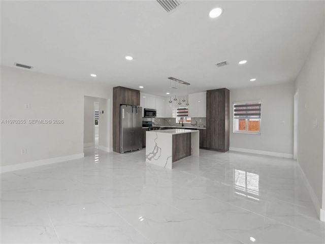 1530 SW 24th Ave, Miami, FL 33145