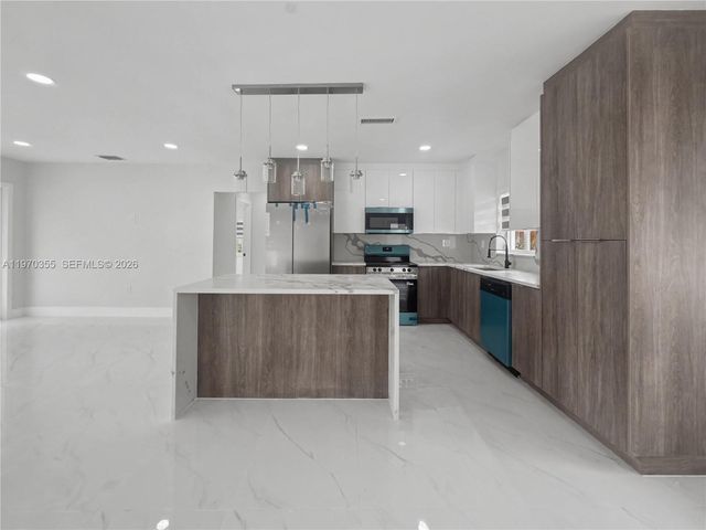 1530 SW 24th Ave, Miami, FL 33145