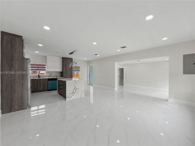 1530 SW 24th Ave, Miami, FL 33145