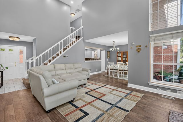 197 Rob Roy Court, Schaumburg, IL 60194