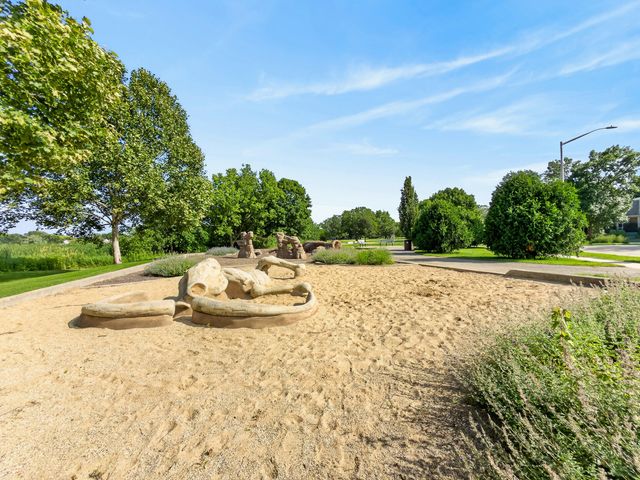 197 Rob Roy Court, Schaumburg, IL 60194