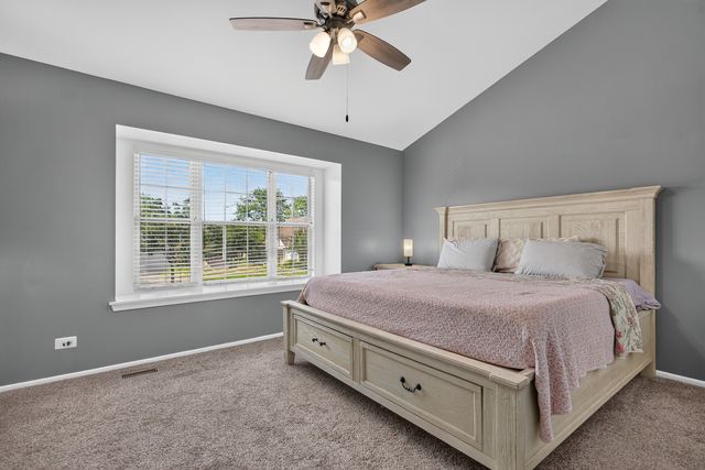197 Rob Roy Court, Schaumburg, IL 60194