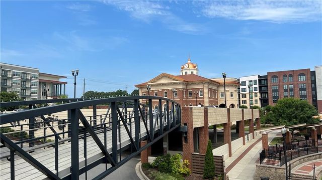 995 Old Spring Way, Sugar Hill, GA 30518