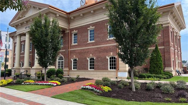 995 Old Spring Way, Sugar Hill, GA 30518