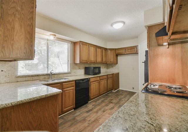 2915 Valley Rose Drive, Kingwood, TX 77339