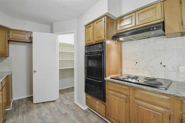 2915 Valley Rose Drive, Kingwood, TX 77339