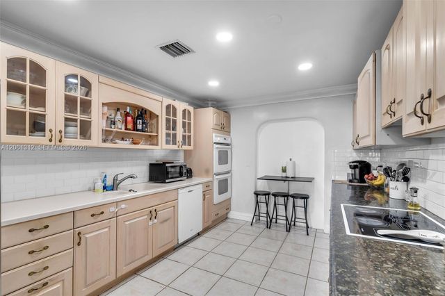 4873 SW 44th Ter, Dania Beach, FL 33314