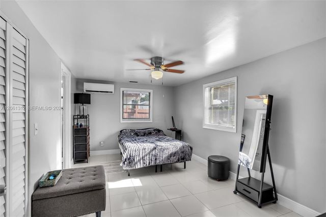 4873 SW 44th Ter, Dania Beach, FL 33314