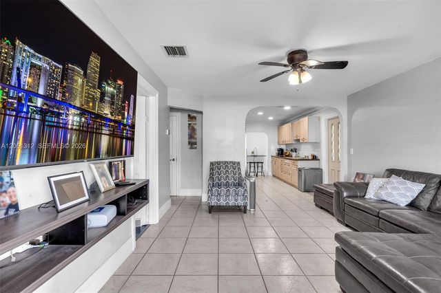 4873 SW 44th Ter, Dania Beach, FL 33314