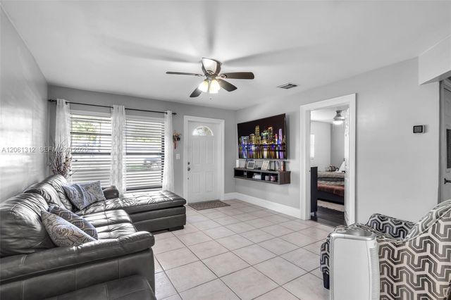 4873 SW 44th Ter, Dania Beach, FL 33314