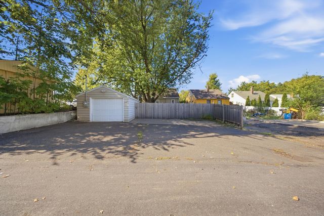 1446 Dale Street N, Saint Paul, MN 55117