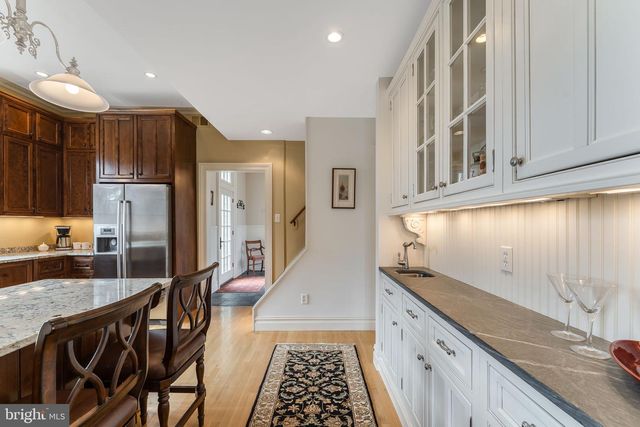 68 W MAIN ST, Clinton, NJ 08809