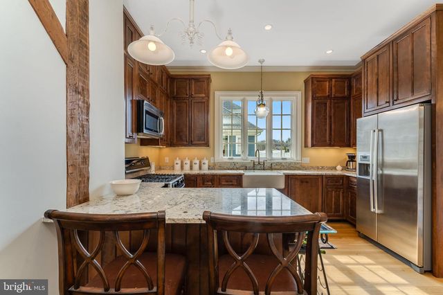 68 W MAIN ST, Clinton, NJ 08809