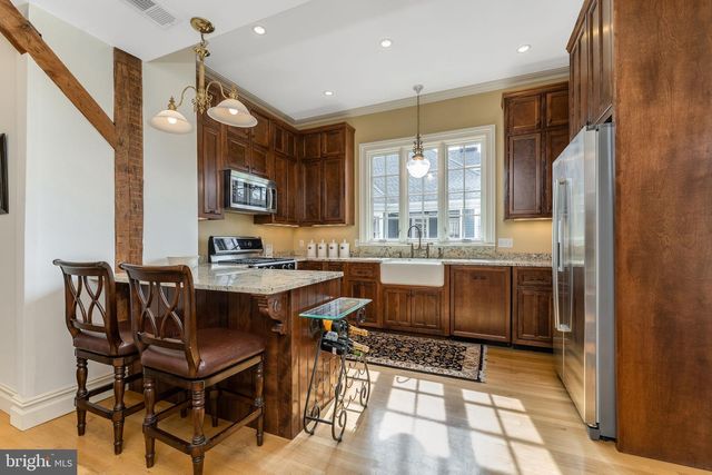 68 W MAIN ST, Clinton, NJ 08809