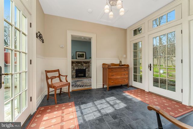 68 W MAIN ST, Clinton, NJ 08809