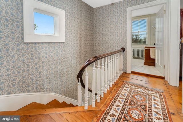 68 W MAIN ST, Clinton, NJ 08809