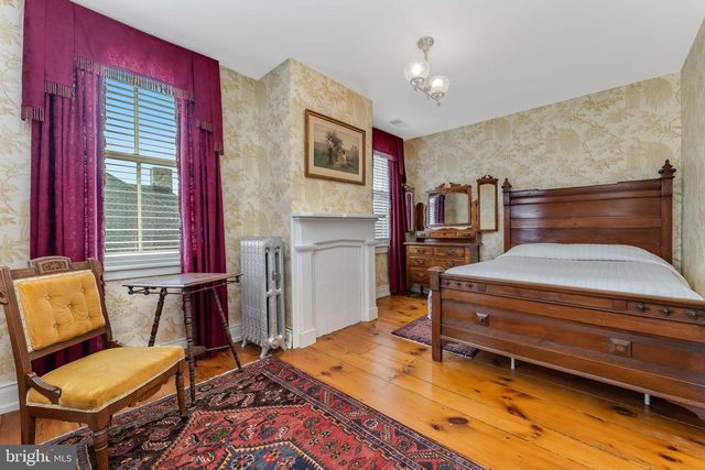 68 W MAIN ST, Clinton, NJ 08809