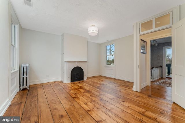 68 W MAIN ST, Clinton, NJ 08809