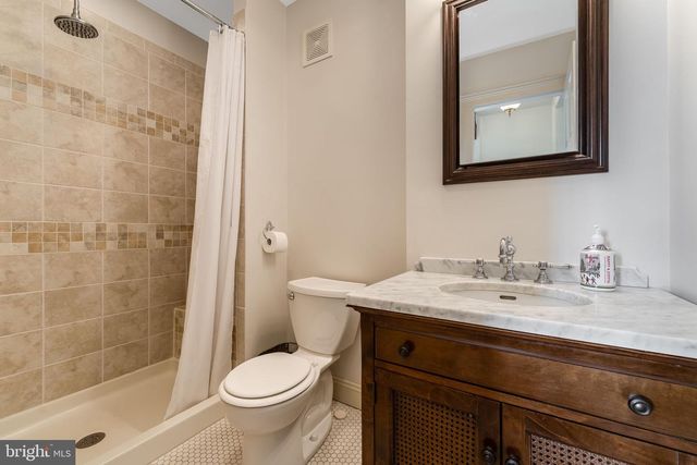 68 W MAIN ST, Clinton, NJ 08809