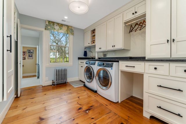 68 W MAIN ST, Clinton, NJ 08809