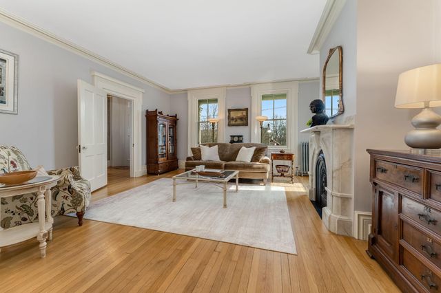 68 W MAIN ST, Clinton, NJ 08809