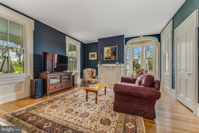 68 W MAIN ST, Clinton, NJ 08809