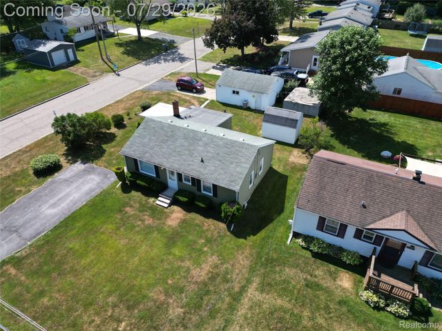6212 Roberta Street, Burton, MI 48509
