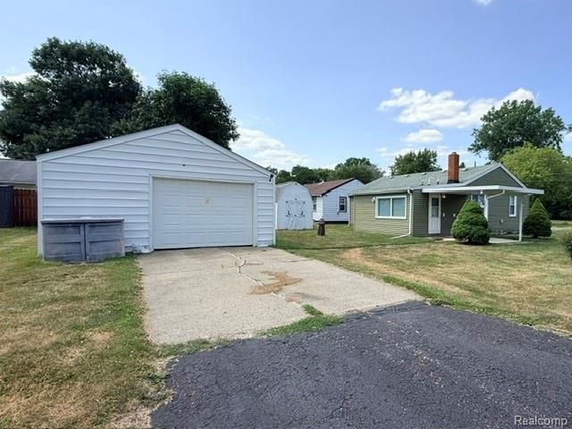 6212 Roberta Street, Burton, MI 48509