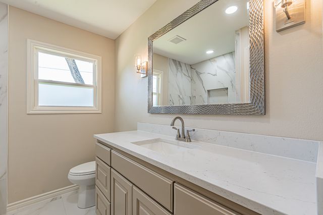5700 Tracyne Drive, Westworth Village, TX 76114