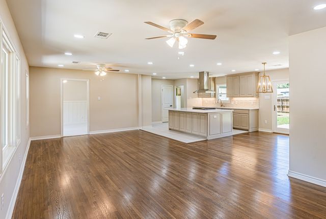 5700 Tracyne Drive, Westworth Village, TX 76114
