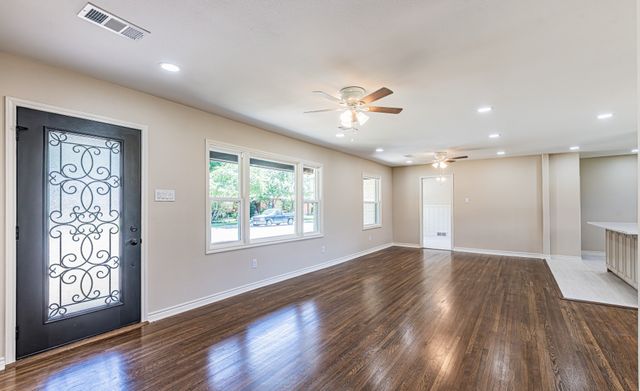 5700 Tracyne Drive, Westworth Village, TX 76114