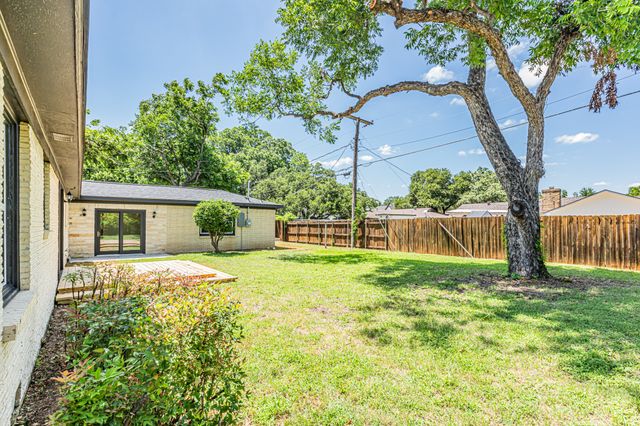 5700 Tracyne Drive, Westworth Village, TX 76114