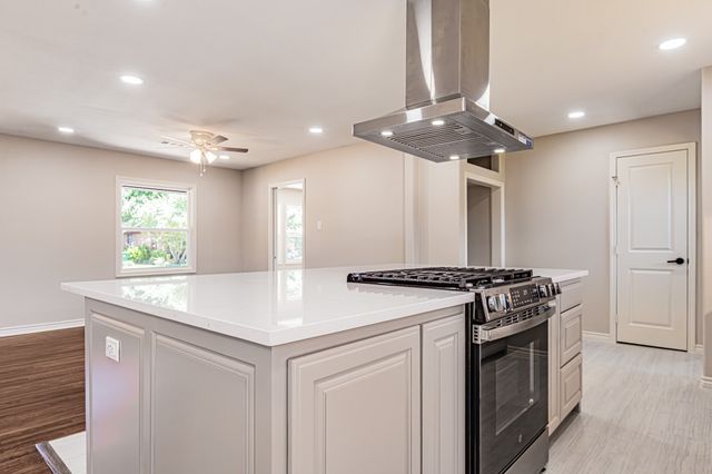 5700 Tracyne Drive, Westworth Village, TX 76114