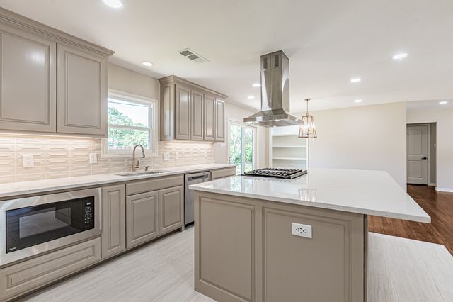 5700 Tracyne Drive, Westworth Village, TX 76114