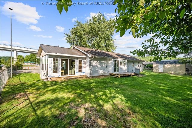 1 Bridge Street, Winfield, WV 25213