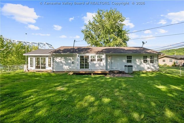 1 Bridge Street, Winfield, WV 25213