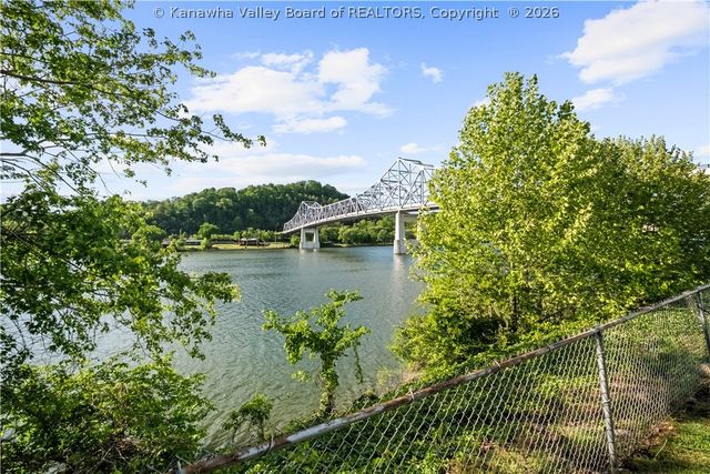 1 Bridge Street, Winfield, WV 25213