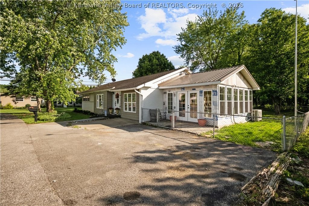 1 Bridge Street, Winfield, WV 25213