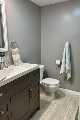 22 Presidents Ln, Plymouth, MA 02360