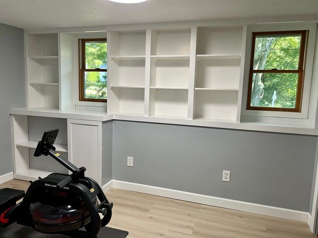 22 Presidents Ln, Plymouth, MA 02360