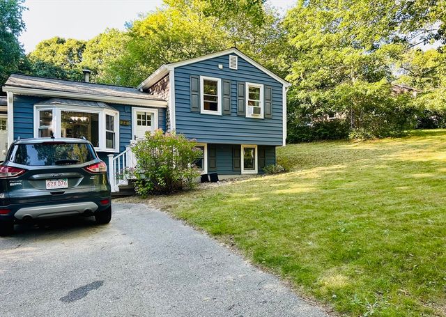 22 Presidents Ln, Plymouth, MA 02360