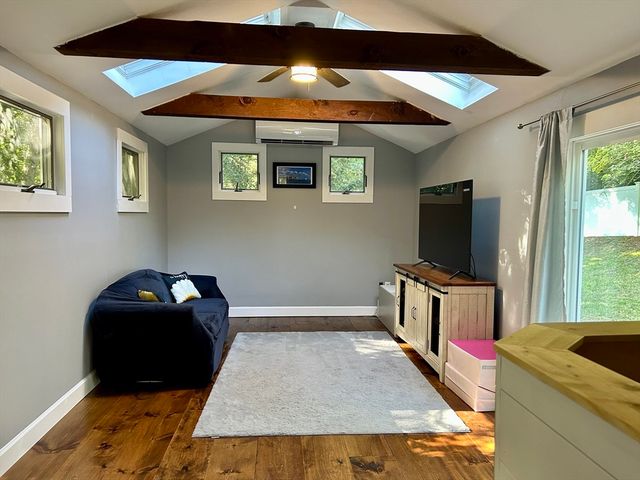 22 Presidents Ln, Plymouth, MA 02360