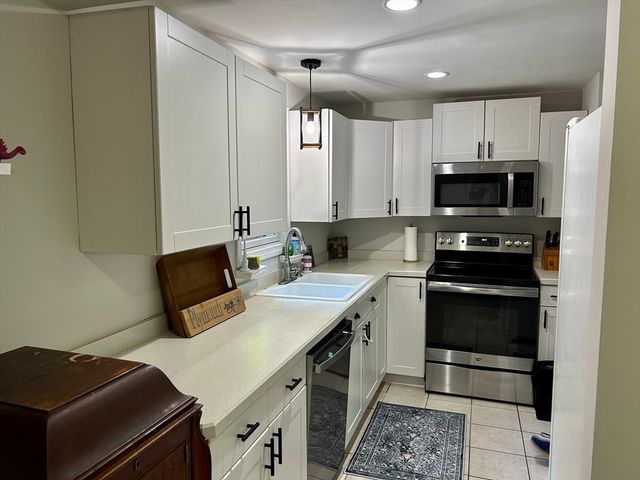 22 Presidents Ln, Plymouth, MA 02360