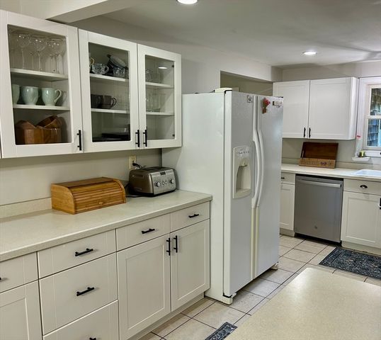 22 Presidents Ln, Plymouth, MA 02360