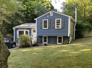 22 Presidents Ln, Plymouth, MA 02360